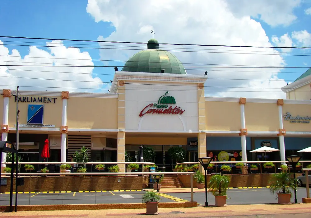 Centro comercial con terraza en Carmelitas